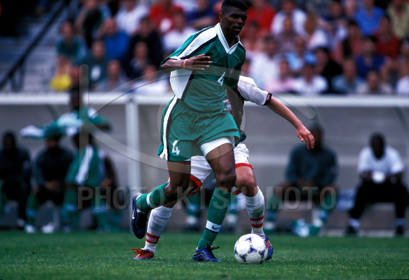 RioFerdinand'02WCナイジェリア戦直後サイン入りフラッグ RioFerdinand'02WCナイジェリア戦直後サイン入りフラッグ